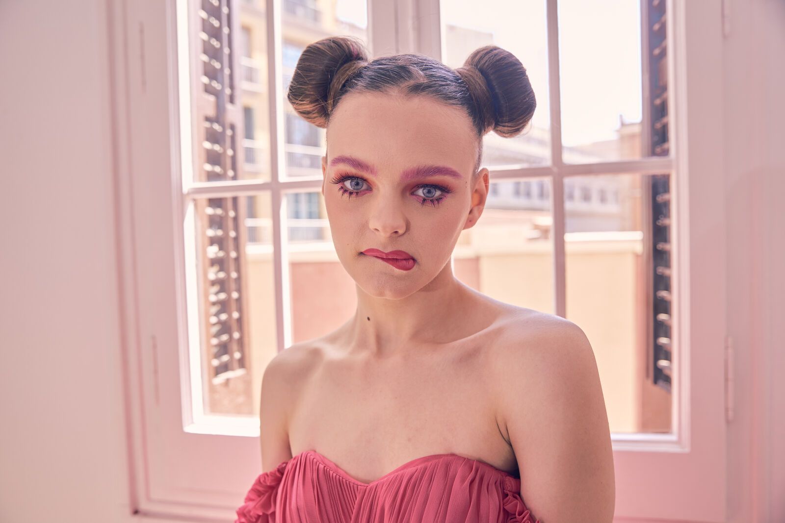 Práctica de maquillaje con seguimiento profesional